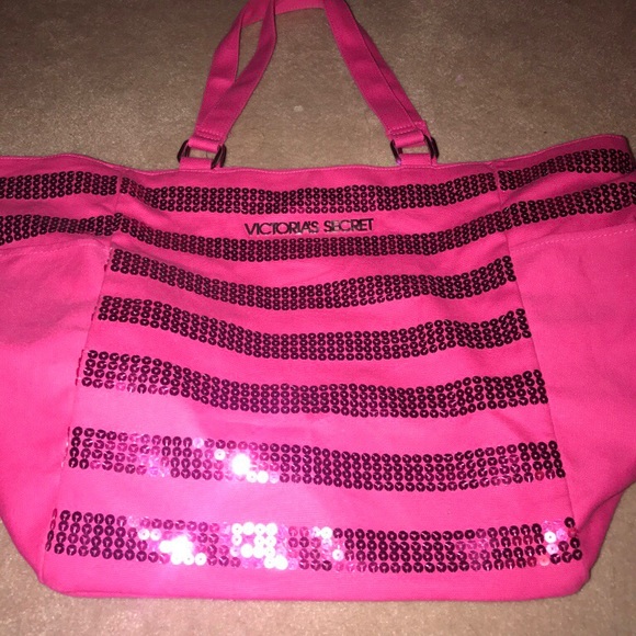 PINK Victoria's Secret Handbags - 🎀 Large Victoria’s Secret PINK bag🎀