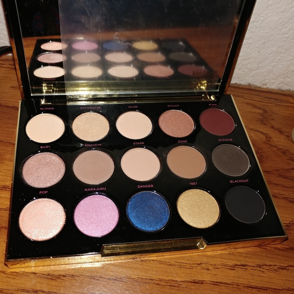 Urban Decay Gwen Stefani Eye shadow palette