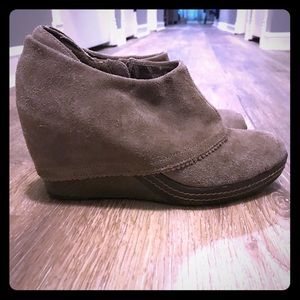 Ladies tan ankle booties size 11