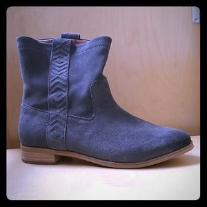 Toms Laurel Ankle Boot in Gray