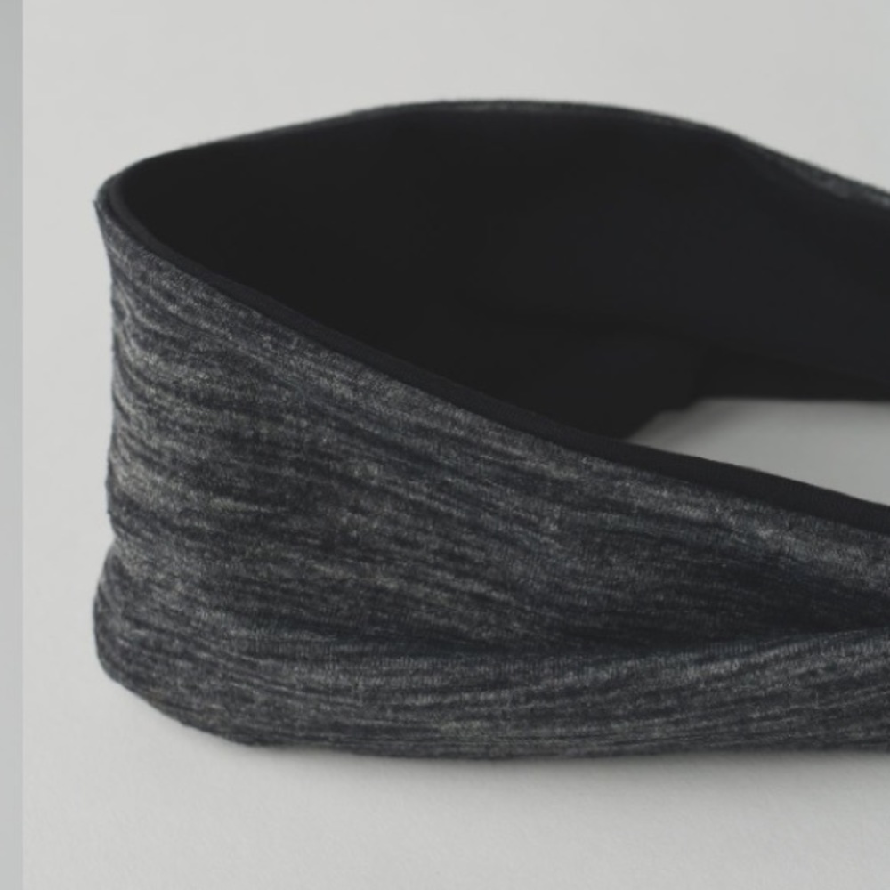 Lululemon Fringe Fighter Headband in Gray & Black - Picture 3 of 5