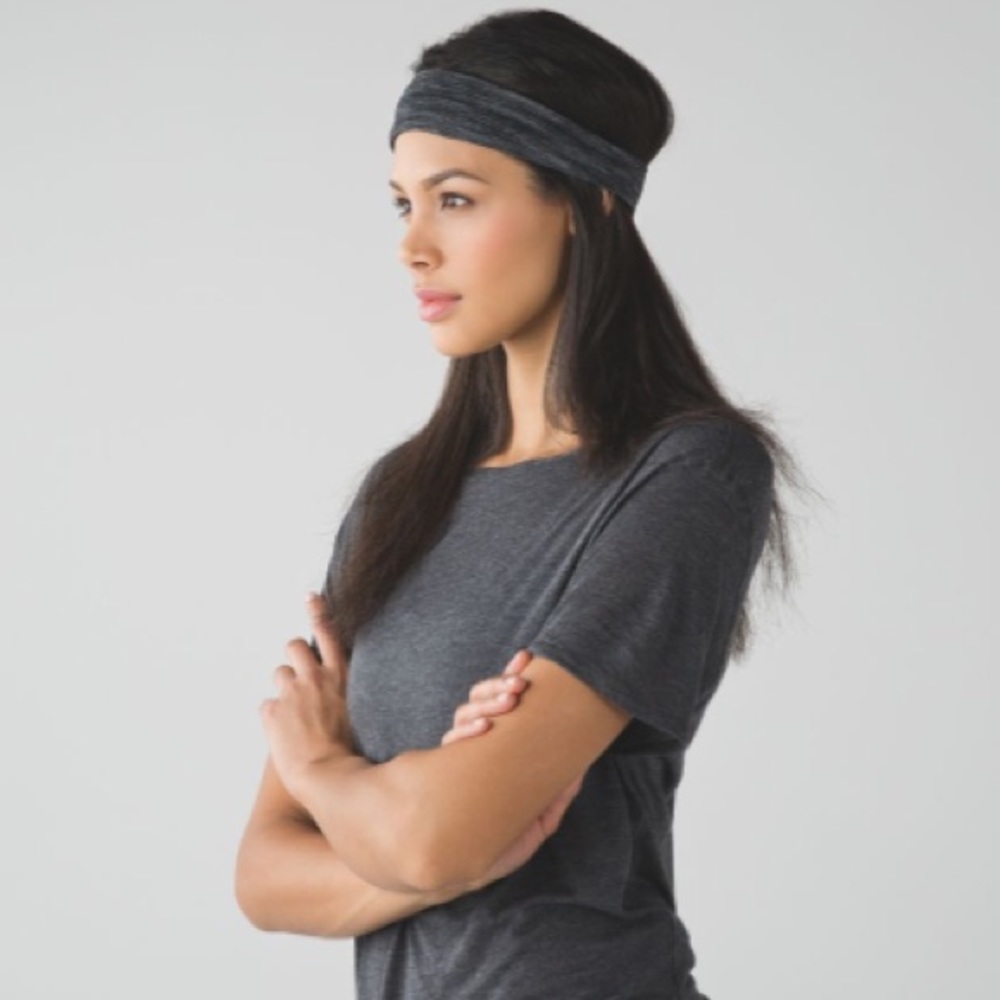 Lululemon Fringe Fighter Headband in Gray & Black - Picture 2 of 5