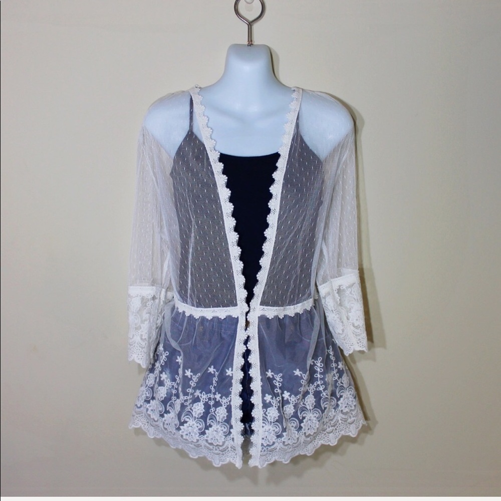 ⚪️⚫️⚪️| NWOT | Gorgeous Oversized Embroidered Shaw
