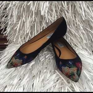 Size 7 Cynthia Rowley flats.