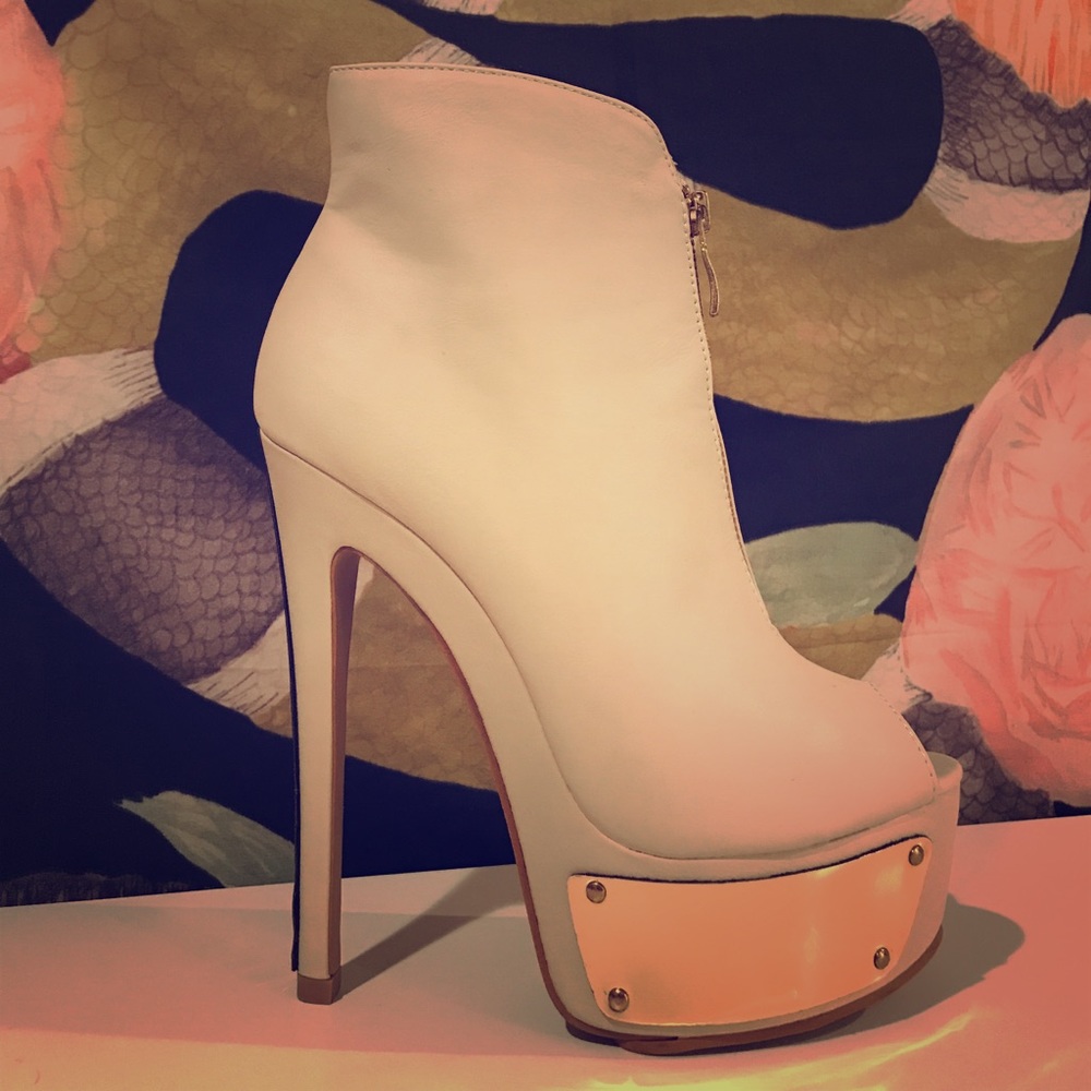 Nude / taupe stiletto ankle boots