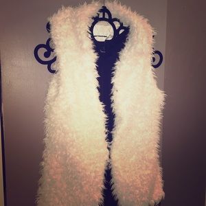 Faux fur vest -white