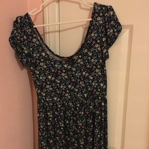 FOREVER 21 - Navy blue floral print dress 🌼