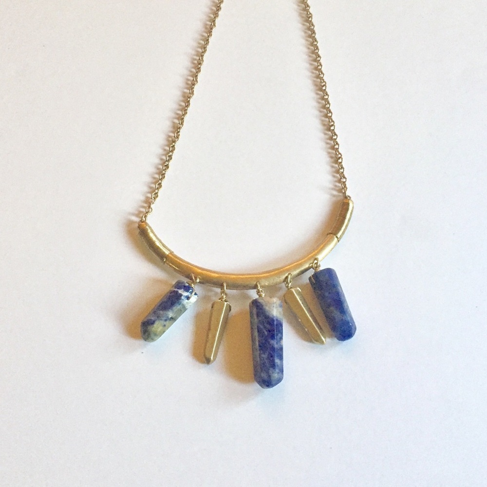 Three stone gold stone necklace