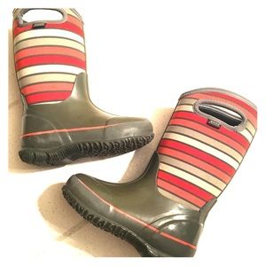 Bogs girls winter boots size 11, grey and orange