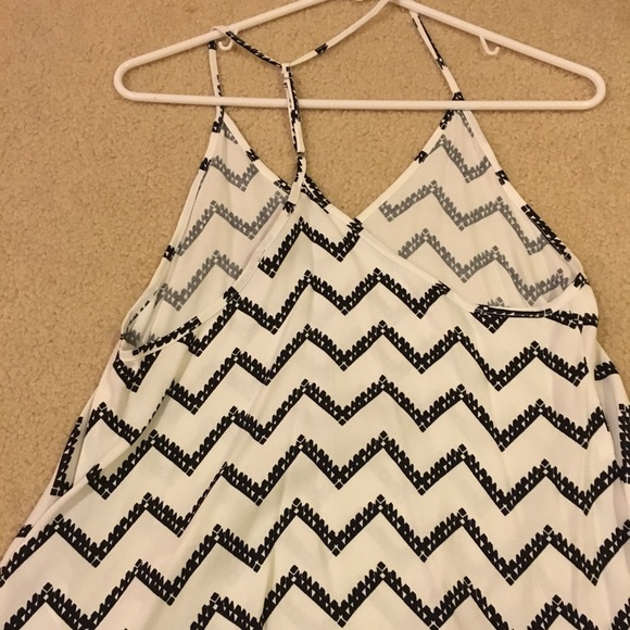 FOREVER 21 - Black and white print shirt tank - Picture 3 of 4