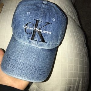 Stone was Jean Calvin Klein cap