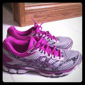 ASICS running shoes 9, GUC Columbus 16