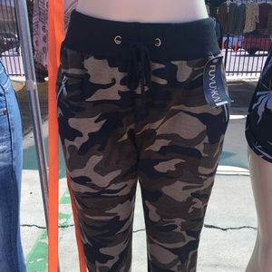 Camouflage sweatpants- new