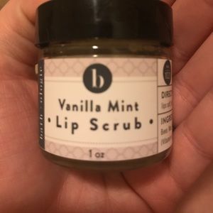 Lip scrub