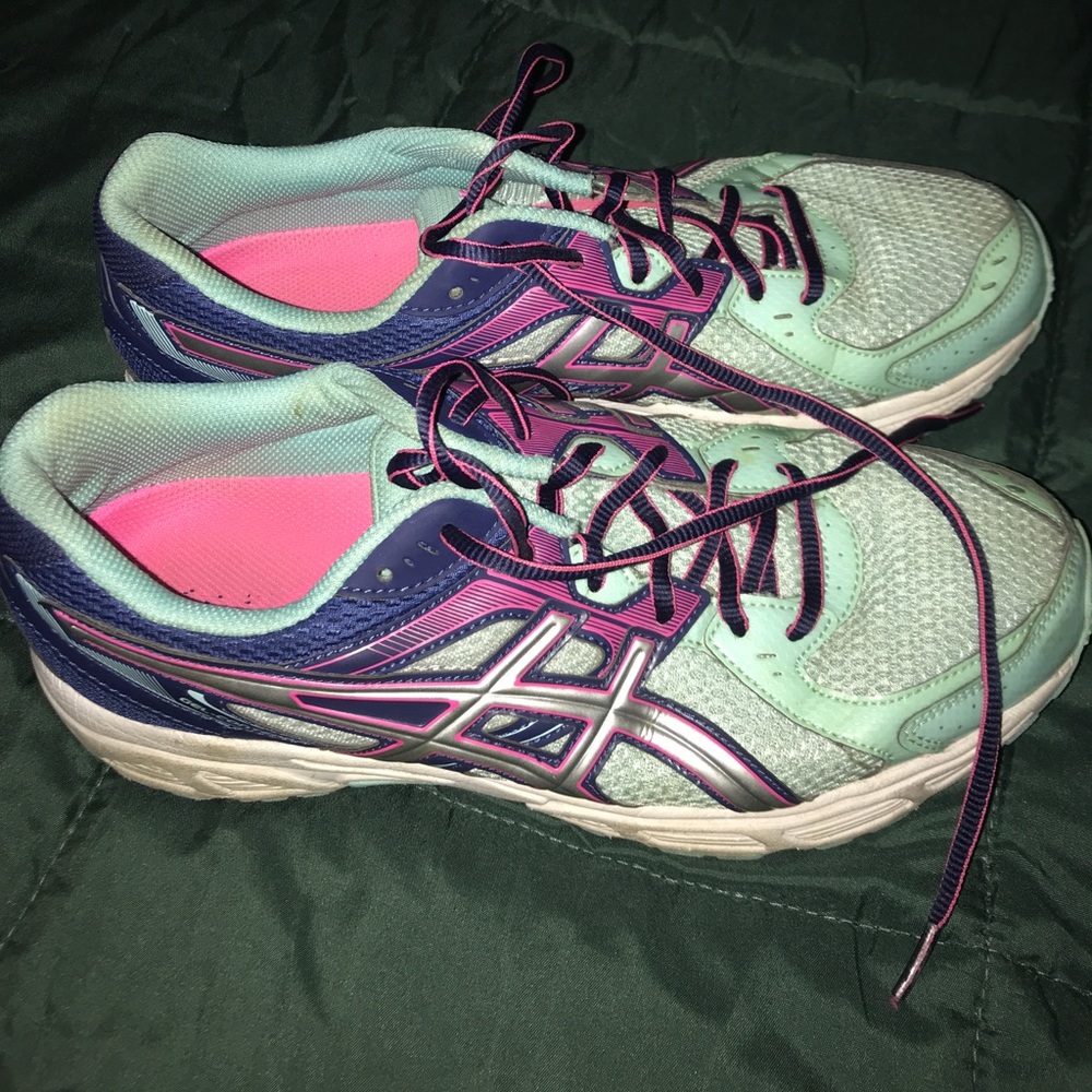 Women’s running shoes