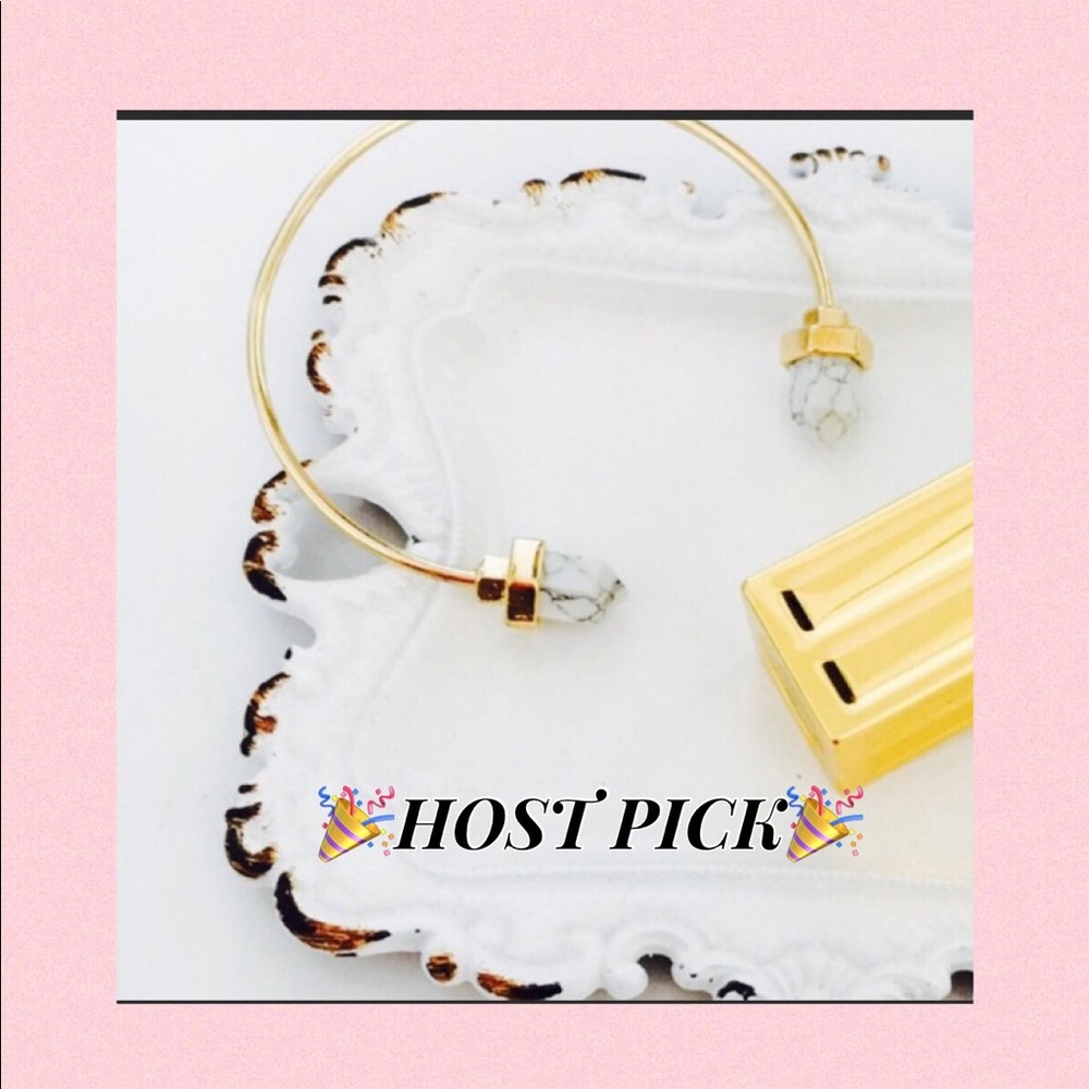 🎉HP🎉 Howlite 18k Bullet Cuff Bracelet