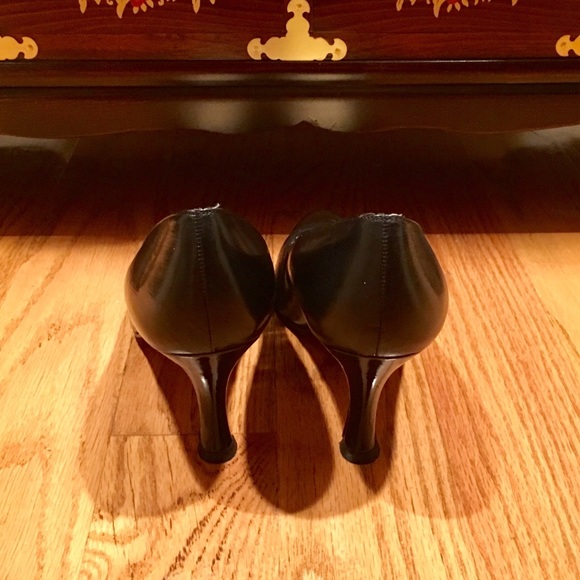 NINA Excellent condition Black Leather Heel - Picture 4 of 4