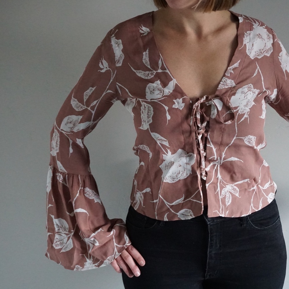 Flynn Skye Ruffle Slv Blouse