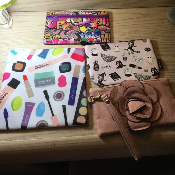 MAKEUP BAGS/POUCHES ! Ipsy - Picture 1 of 5
