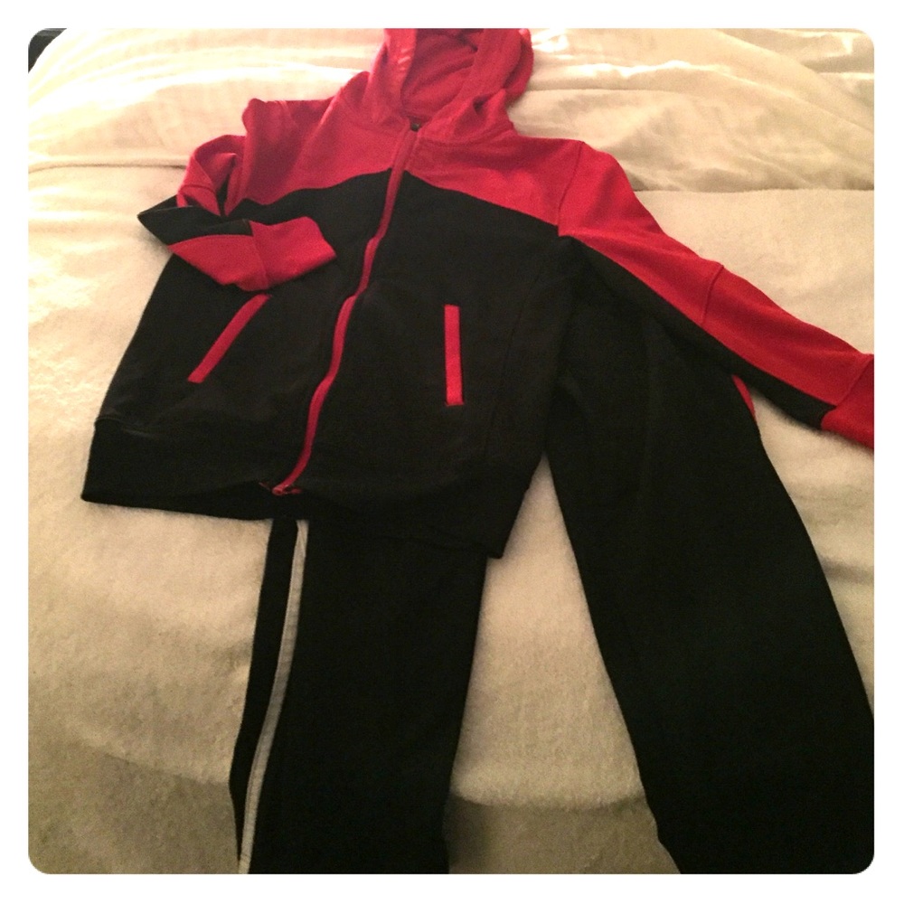 💙NWOT Boys Jogging Suit