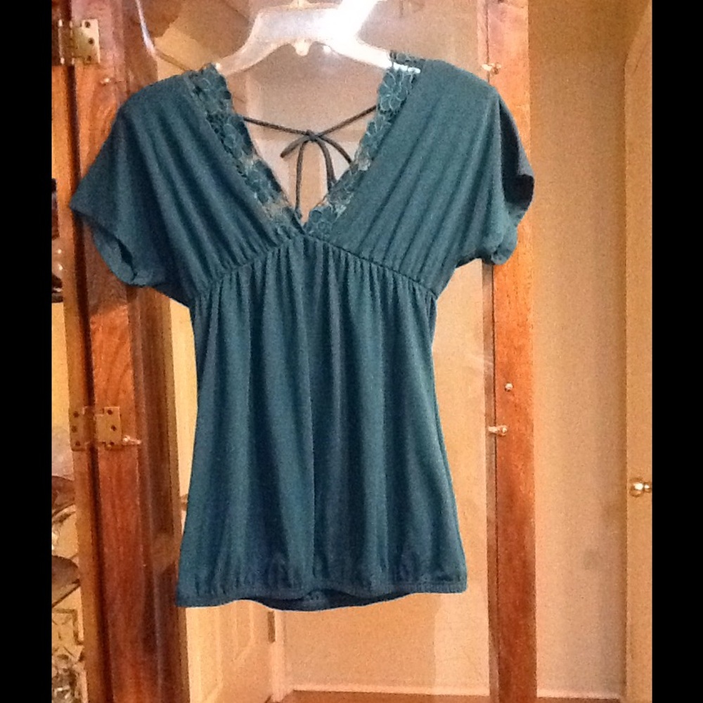 Dark rich green cap sleeved v neck and back top - Picture 2 of 6