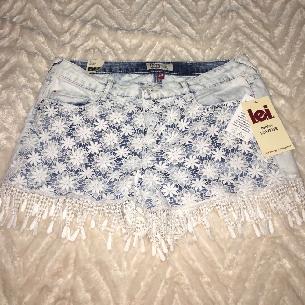 L.E.I. Shorts. Fringe and lace.