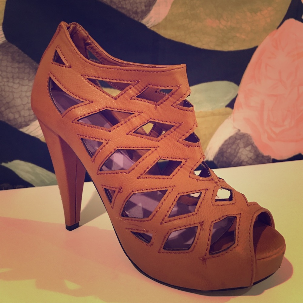 Light brown chunky heels