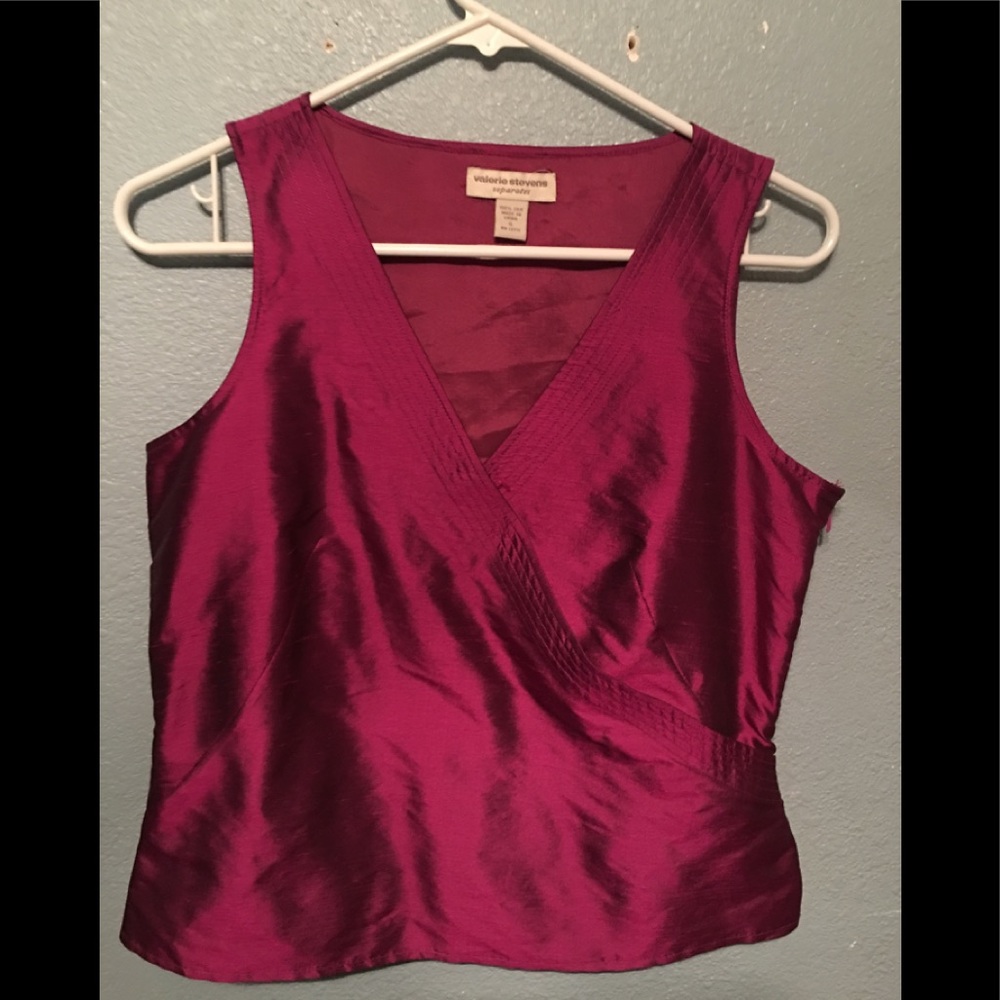 Lady's sleeveless top