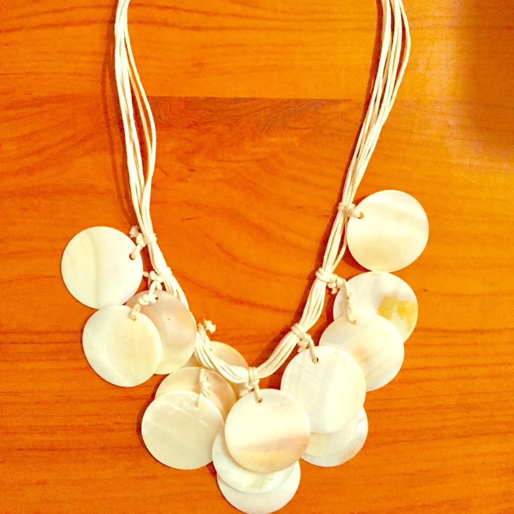 White pearl shell necklace- so pretty!