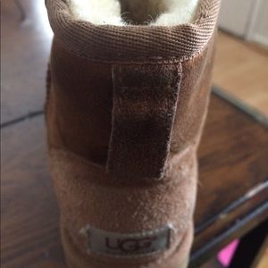 Cute Ugg mini Brown. Good condition!