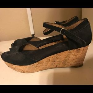 Toms wedges