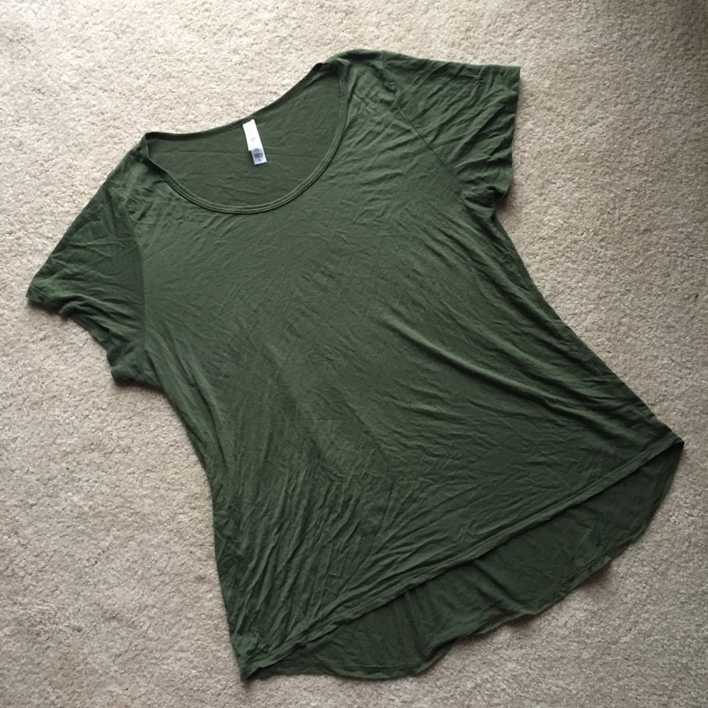 EUC LuLaRoe Classic T