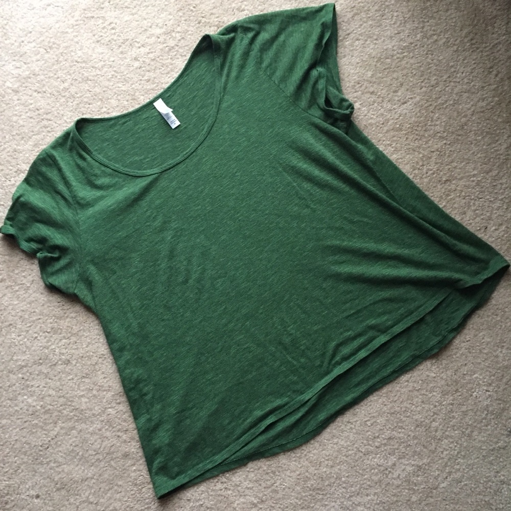 EUC LuLaRoe Classic T