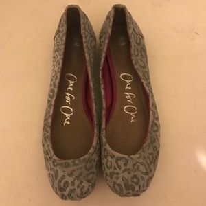 Grey leopard Toms ballet flats
