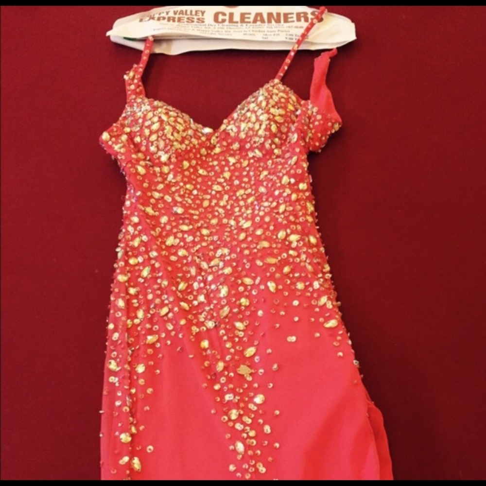 Beautiful pink prom dress!