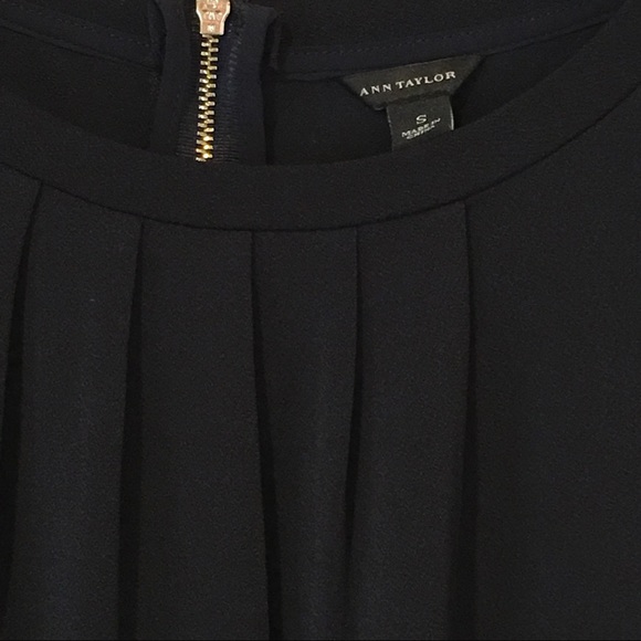 Ann Taylor pleated knit top back zipper S - Picture 2 of 5