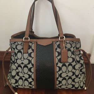 Authentic Designer Coach Purse (Shoulder Bag)