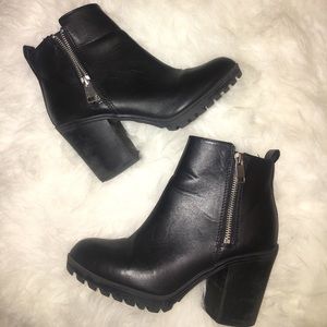 FAUX LEATHER CHUNKY BOOTIES