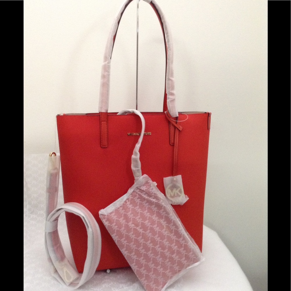 Michael Kors Hayley Large Tote Sangria
