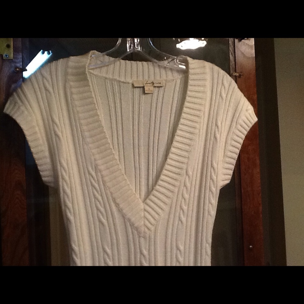 white sweater - Picture 2 of 4