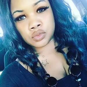 Meet your Posher, Carmela