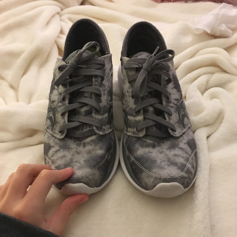 Athletic shoes
