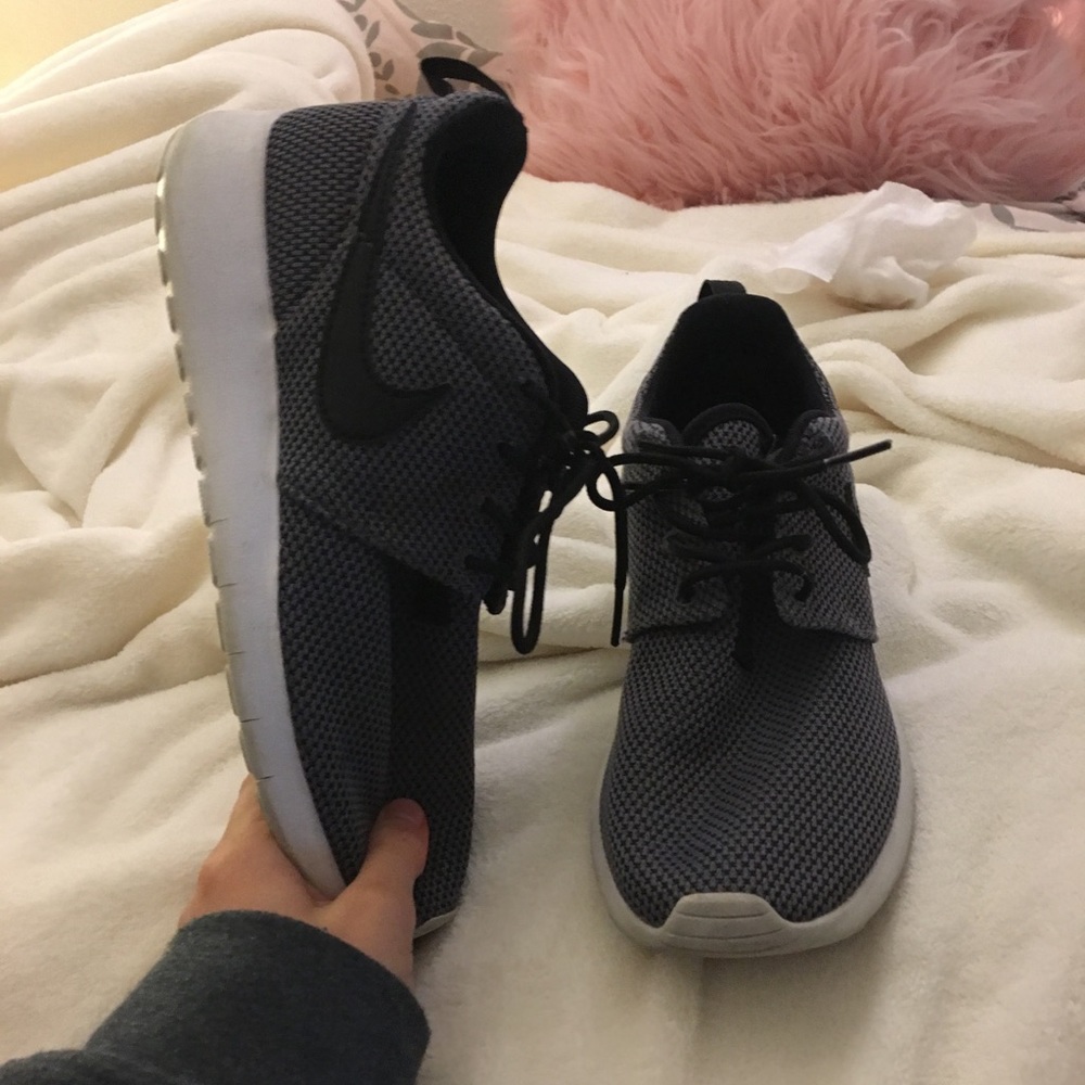 Athletic shoes