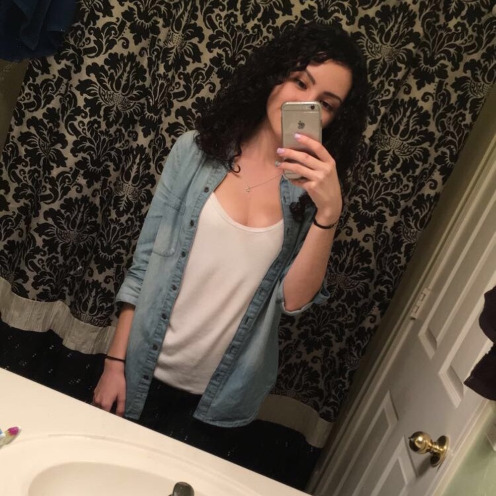 Meet Your Posher, Selena!