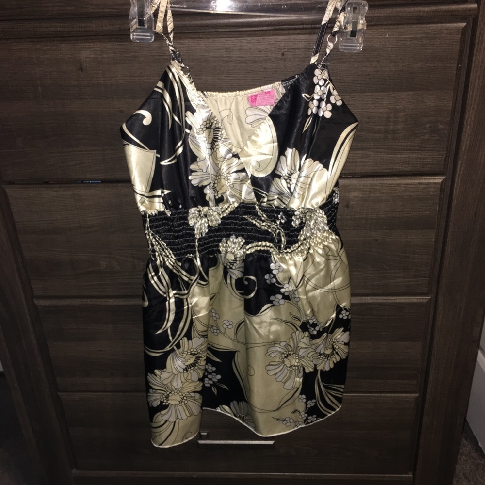 Spaghetti Strap. She’s Cool brand top. Size large.