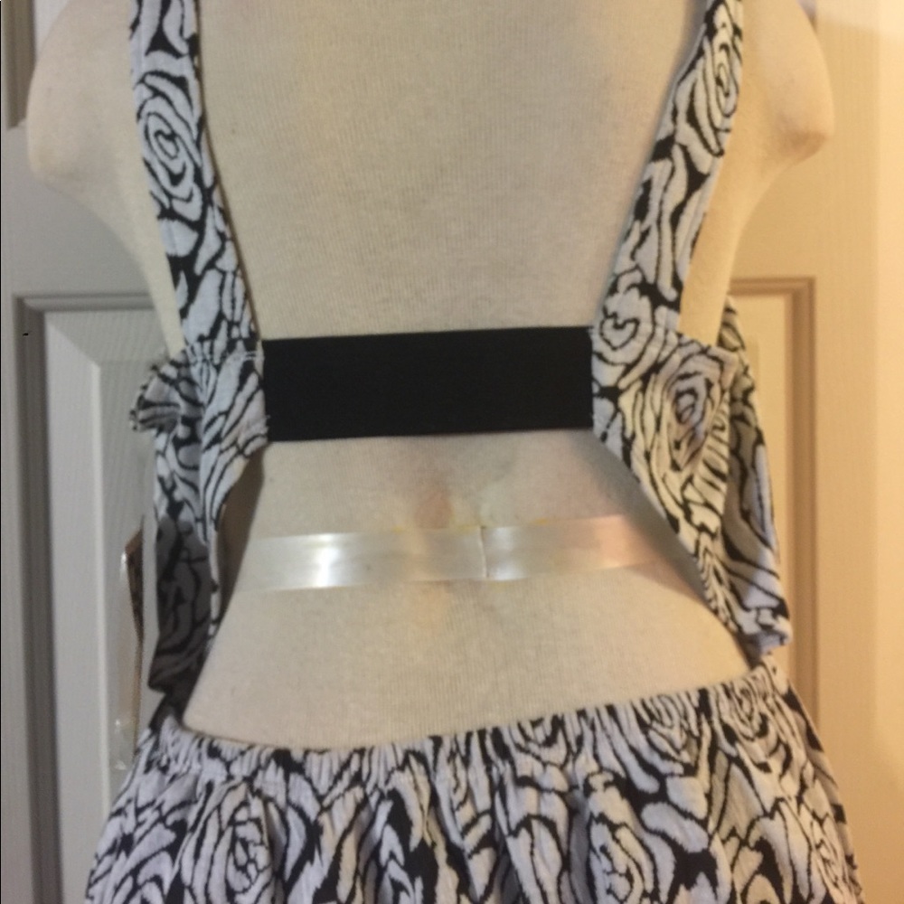 Chance Or Fate Black/White Rose Print Dress - Picture 5 of 5