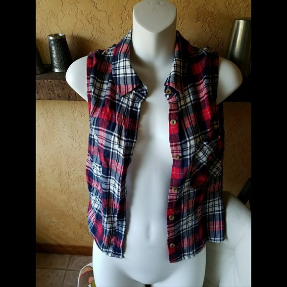 Forever 21 Tops - 🍁FINAL PRICE DROP Button Sleeveless Plaid Flannel
