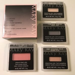 Mary Kay Compact Mini Eyeshadow and Blush Set Mary Kay Compact Mini Eyeshadow and Blush Set