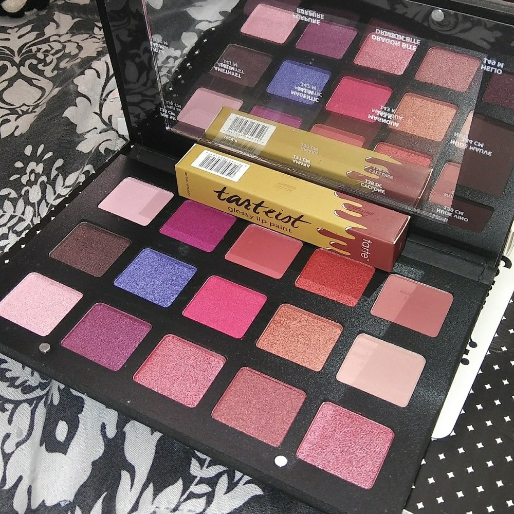 Bundle one palette nd lip paint