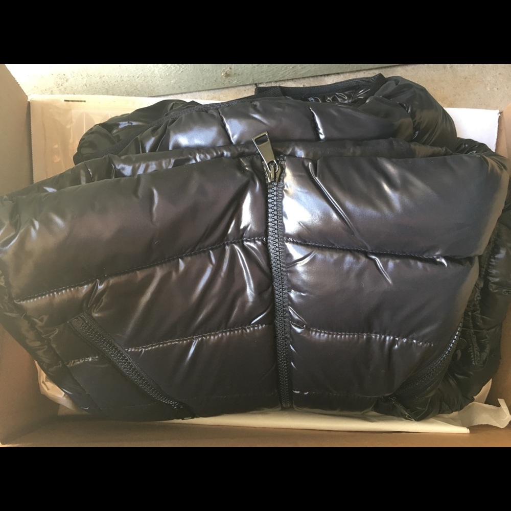 NWT Moncler Modello Bady puffer coat for women. - Picture 7 of 8